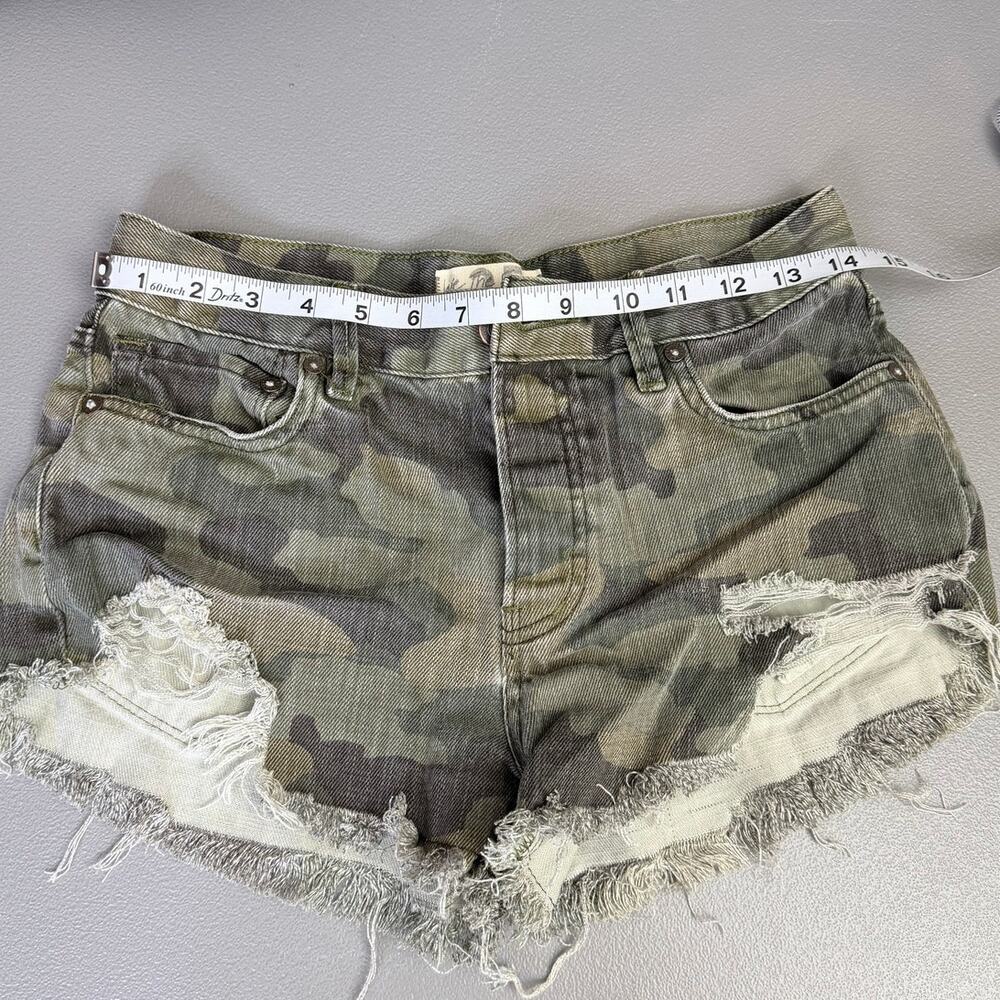 We The Free Free People Camo Distressed Cutoff Shorts Size 25